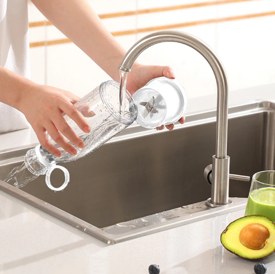 Portable smoothie blender