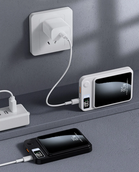 Wireless magnetic power bank