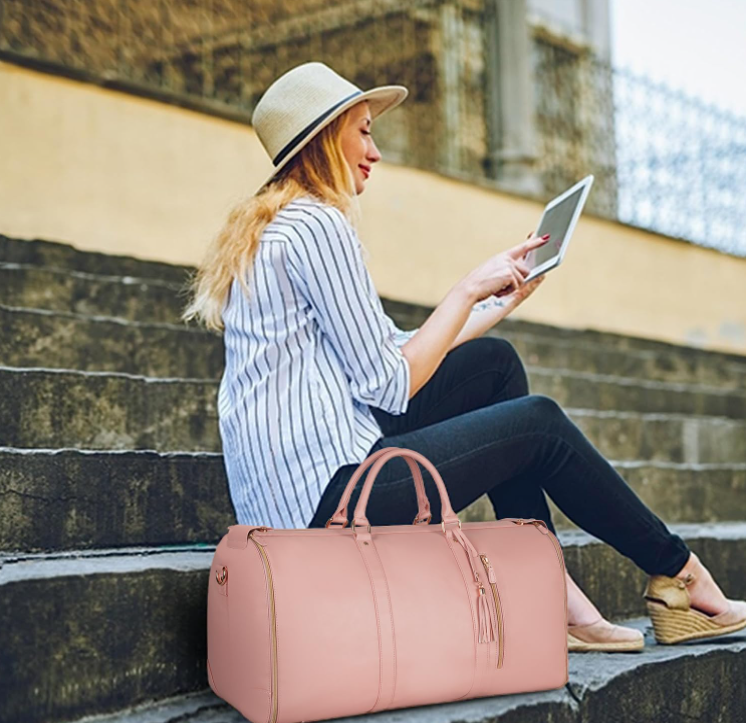 Carry on woman's duffel bag